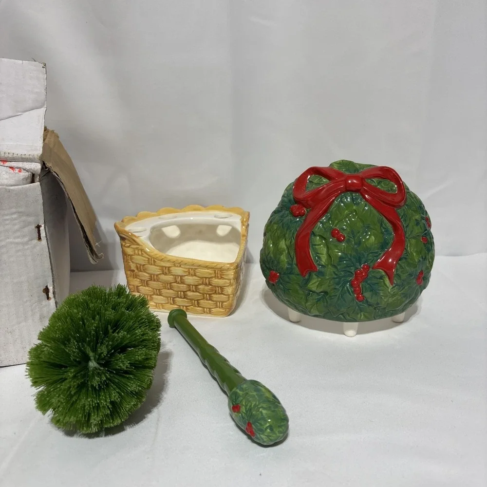 VTG 1998 Bathelle Christmas Toilet Brush Holder & Brush Ceramic Holiday New‎
